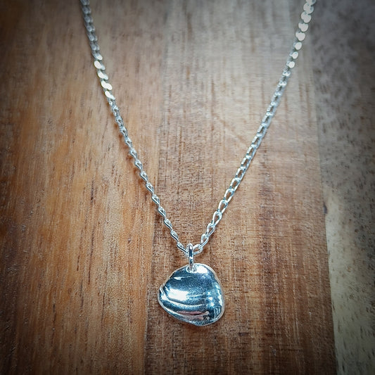 Tiny Silver Clam necklace (16"/40cm chain)